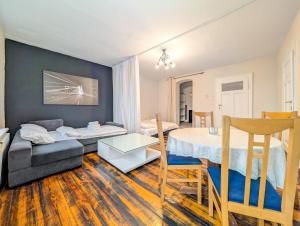 Trzebnicka Spacious Apartment by BookingHost