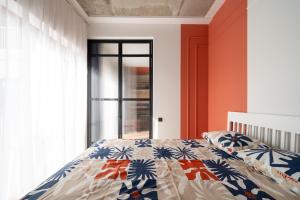 New Old Town flat, Free Parking, TV, Work desk, Monitor, AC, Security