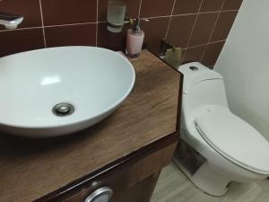 704 Suite frente La Carolina CC El Jardín Quito