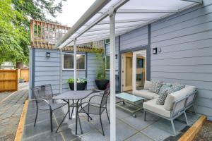 Patio and Grill Dog-Friendly Redmond Getaway!