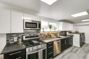 Patio and Grill Dog-Friendly Redmond Getaway!