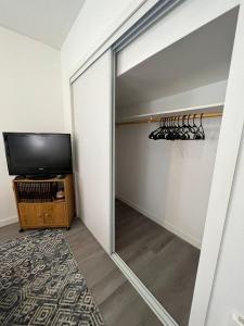 3-Minute JBLM Spacious & Cozy 4BR 2BTH Huge Yard