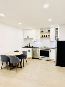 Modern 2BR Guest Suite with Kitchen, Free Parking, Fire Pit - 10 mins to SJC