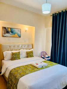 Crystal Sky 2-Bedrooms with 3 beds Pool and balcony