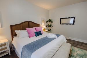 Centrally Located King Bed Midtown Liberty 2695