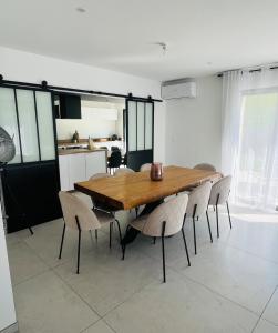 Villa design avec jardin et espaces lumineux