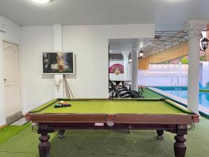 walking st 3kM,5 BR villa