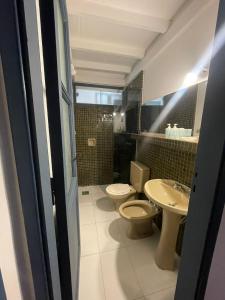 Casa con amplio patio y piscina