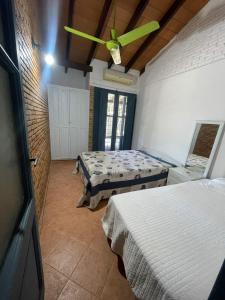 Casa con amplio patio y piscina