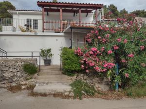 Two Bedroom Apartment With Terrace And Sea View