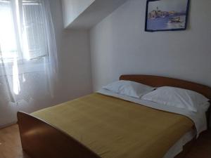 Two Bedroom Apartment with Sea View and Terrace Irena