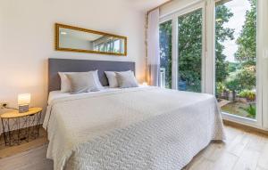 2 Bedroom Cozy Apartment In Banjole