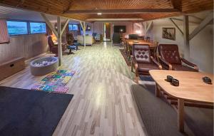 Stunning Home In Grenaa With Wifi