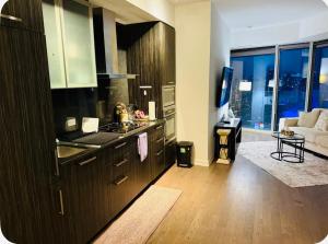 Luxe 2BR in Downtown Toronto with CN Tower Views