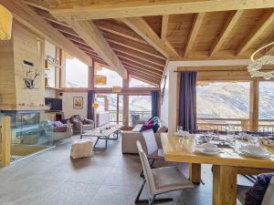 Chalet de Luxe avec Accès Pistes, Jacuzzi et Garage - FR-1-344-1094