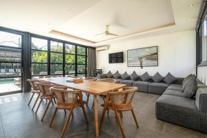 New 5BR Villa, Enclosed Lounge, Canggu Oasis