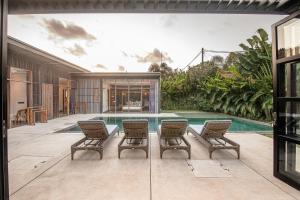 New 5BR Villa, Enclosed Lounge, Canggu Oasis