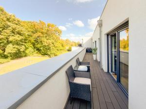 ImmoStay #3 - Penthouse mit zwei Balkonen & Seeblick, Parking & WiFi