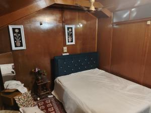 Mombay group of House boat premium