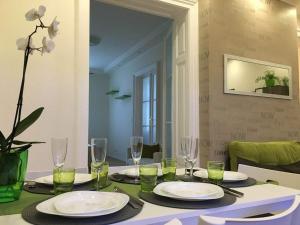 Leo Apartment