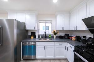 Modern Private Room in Shared Home -Walk to USC