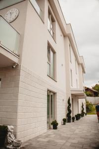 White House Iris Cluj Napoca - Apartament 2 - parcare gratuita, self check in 24h, aeroport 15 minute !