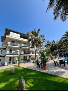 Beach Bliss Apartment Hotel - 7 Minutes walk to Beach