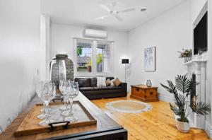 Stylish Soldiers Hill Retreat