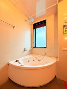 Hilltop Hideaway Party Friendly 4BHK Pool Villa by Spacez