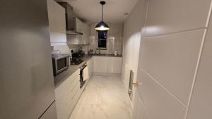 2 Bed Stylish Interiors 25min to Central London