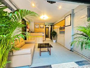 TIM Santacruz Mumbai Airport