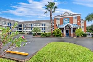 Suburban Studios Stuart near Federal Hwy 1