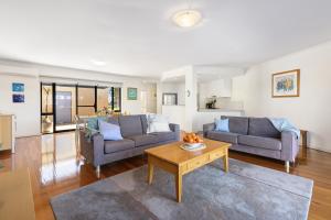 Lovely Canal Retreat In Halls Head