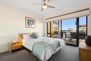 Lovely Canal Retreat In Halls Head