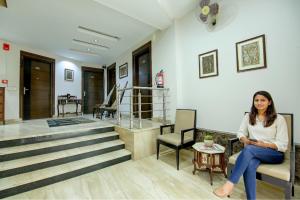 FabHotel Phoenix Hospitality Near DLF Cyber Hub & Metro, Gurugram