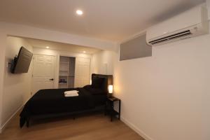 2 bedrooms & Studio near Downtown, Airport, stadiums, light rail, train