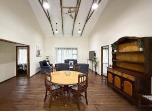 Vulture Suite Hippo Waterfront Lodge