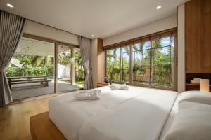 Beachfront Pool Villa - Lạc Villa