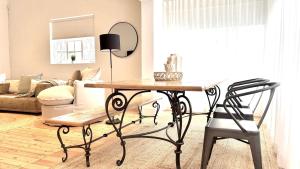 Sea Point Charm 2 bedroom Semi-Cottage