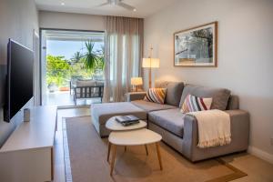 Easy Walk to Stunning La Preneuse Beach - Modern 3 Bedroom Apartment