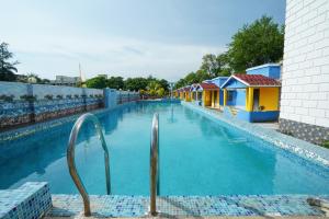 TN RESORTS