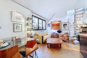 House with rooftop Eiffel Tower view