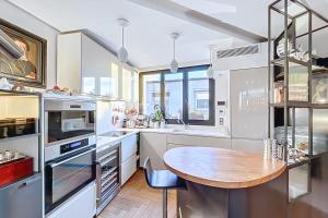 House with rooftop Eiffel Tower view