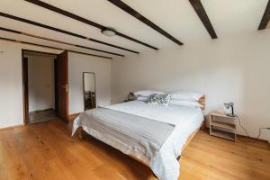 Eco della Valle Apartments by Quokka 360 - with views of the surrounding mountains