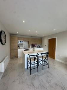 Newly renovated 1BD City centre escape