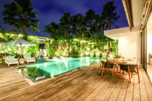 Modern 3BR Villa, 200m to Canggu Beach Bliss