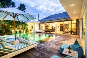 Modern 3BR Villa, 200m to Canggu Beach Bliss