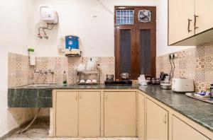 Stylish & Cozy Retreat With Jacuzzi