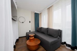 Central Warsaw Modern Studio with AC and next to the Metro by Noclegi Renters