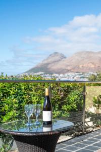 Azure Work-Friendly Coastal Stay with Views